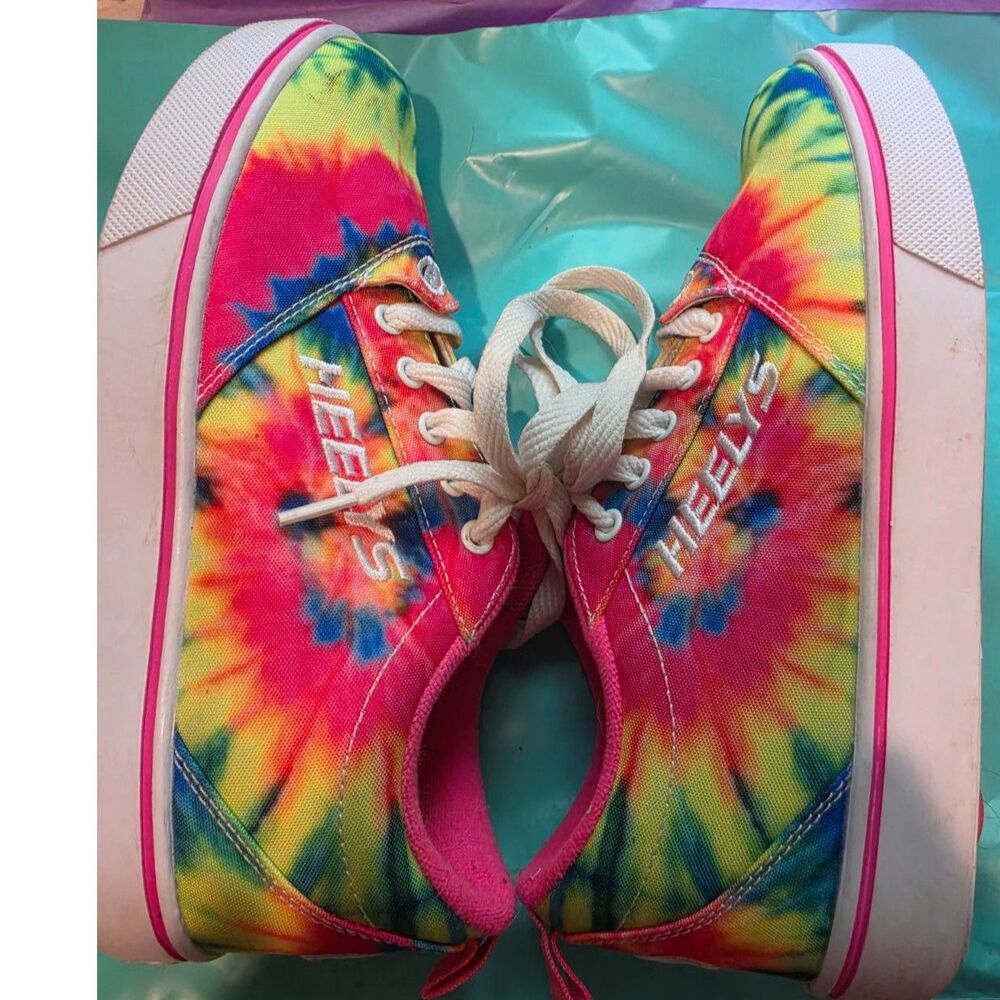 Heelys Sneakers with Wheels Youth Size 5- Tie Dye Lace Up Skate Shoes